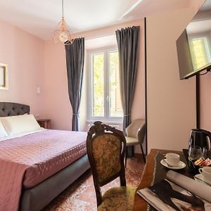 Camera grande con letto king size